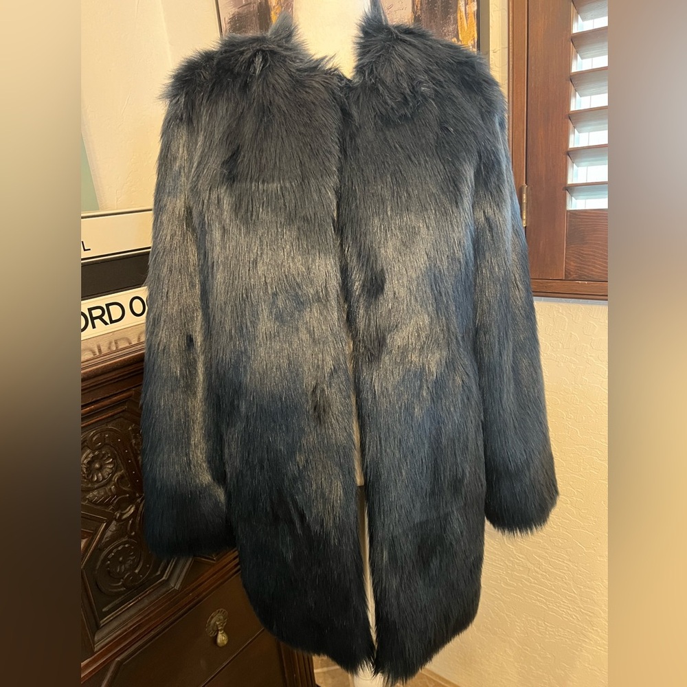 NWOT DARK NAVY FAUX FUR COAT🎉